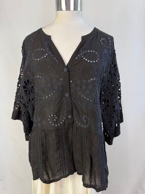 JOHNNY WAS BLACK LACE SHORT SLEEVE BUTTON BLOUSE